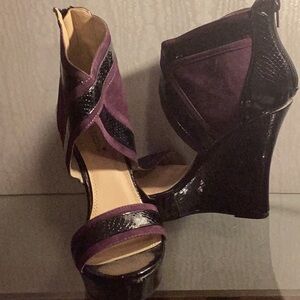 Shoe Dazzle Black and Purple Wedge Sandals SZ 9 $19